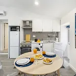 شقة Whome Urban Escape: 1-br W/mezzanine Near Campo Ourique Lisboa
