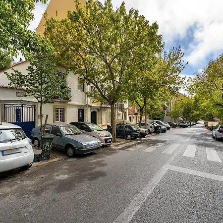 Whome Urban Escape: 1-br W/mezzanine Near Campo Ourique *