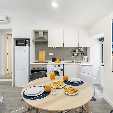 דירה Whome Urban Escape: 1-br W/mezzanine Near Campo Ourique ליסבון