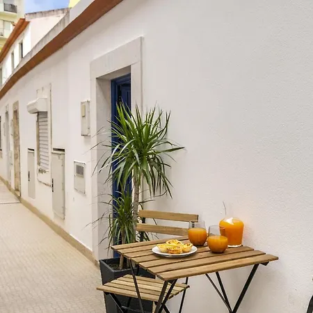 Whome Urban Escape: 1-br W/mezzanine Near Campo Ourique Apartament Lizbona