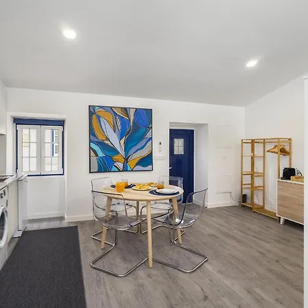 Whome Urban Escape: 1-br W/mezzanine Near Campo Ourique * Лиссабон